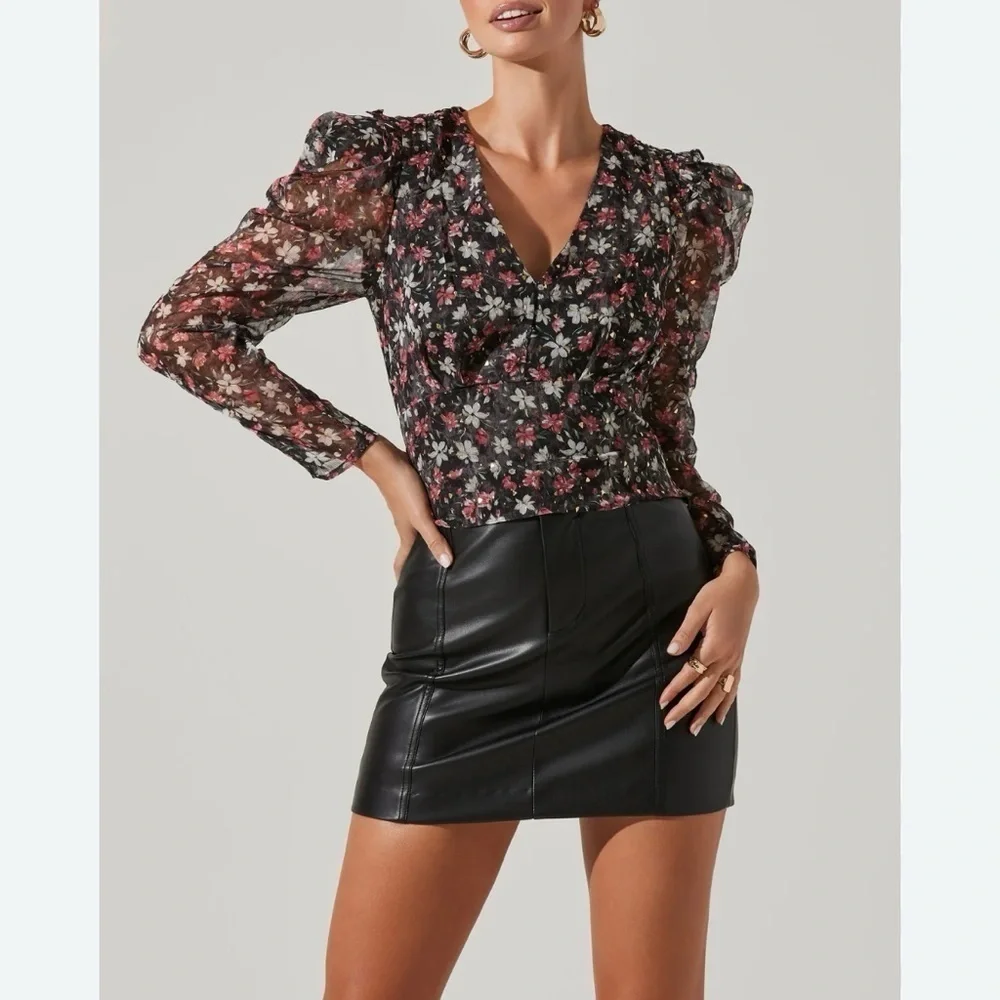 NWT ASTR Floral Top size Large Pink Gold Black glam blouse